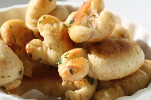 Pizza-Crust Garlic Knots