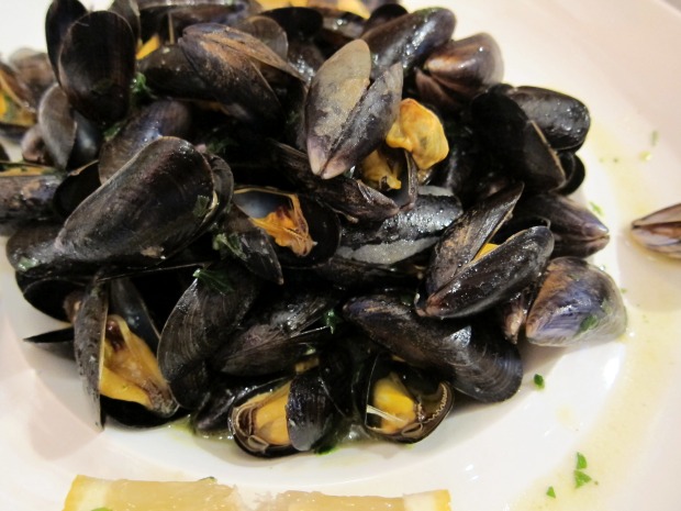 MENTON Mussels Mariniere